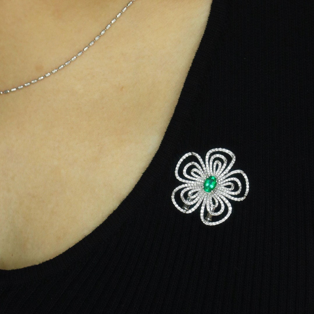 14k Gold 1.24 Ctw Vivid Green Natural Emerald & Diamond Brooch - 5