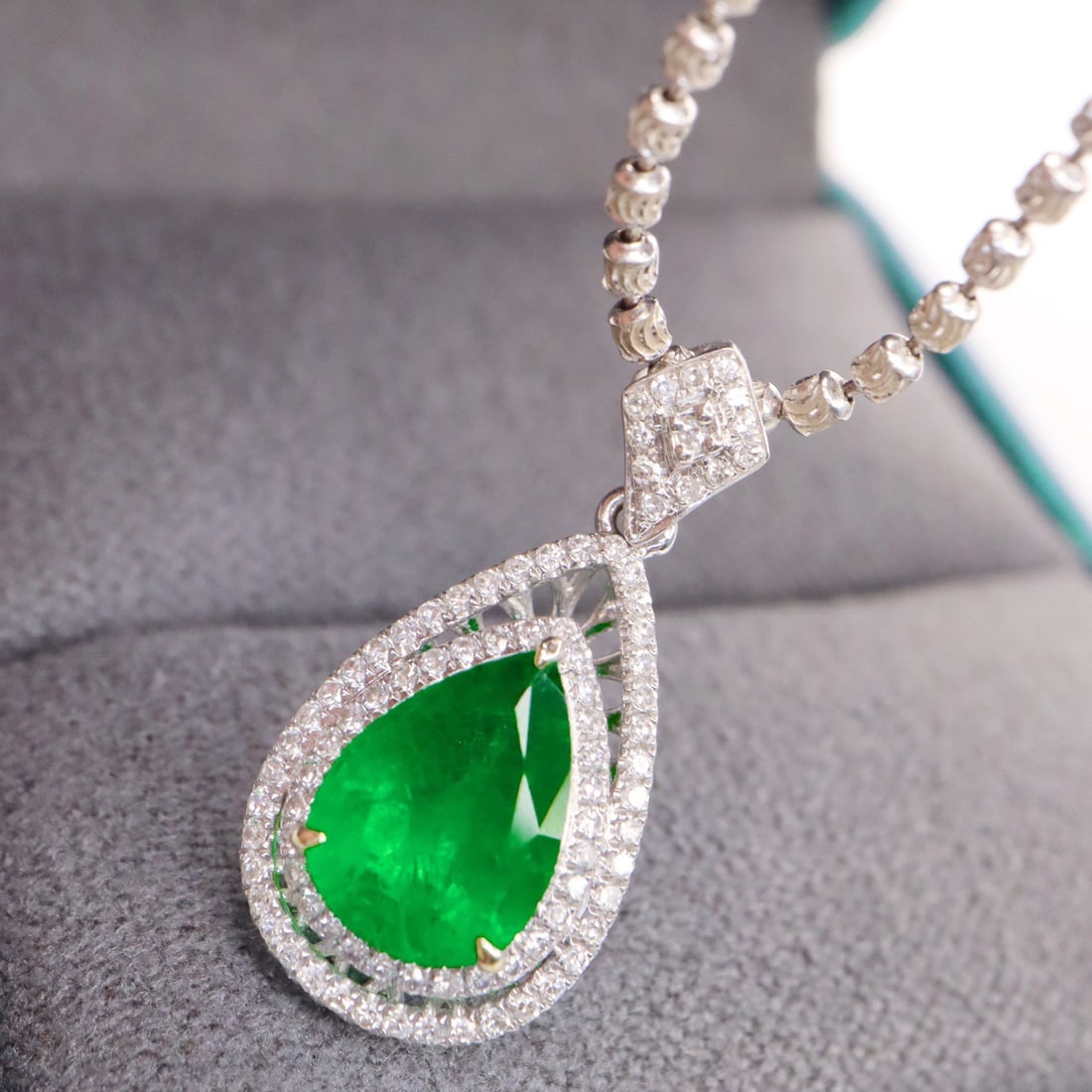 14k Gold 2.12 Ctw Vivid Green Natural Emerald & Diamond Pendant( Without Chain ) - 2