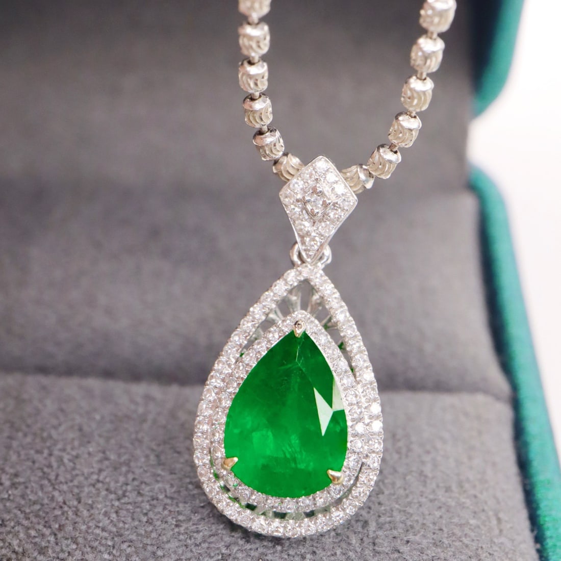 14k Gold 2.12 Ctw Vivid Green Natural Emerald & Diamond Pendant( Without Chain ) - 3