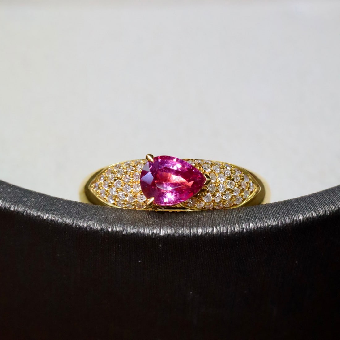 14k Gold 1.23 Ctw Natural Ruby & Diamond Ring: Ref:231112267 // gold content:14k gold // ring size:7. 25us // // main gemstone:ruby // shape:pear // carat weight:1. 0ct // color:red // treatment:natural // // adjacent gemstone 2 : diamond //