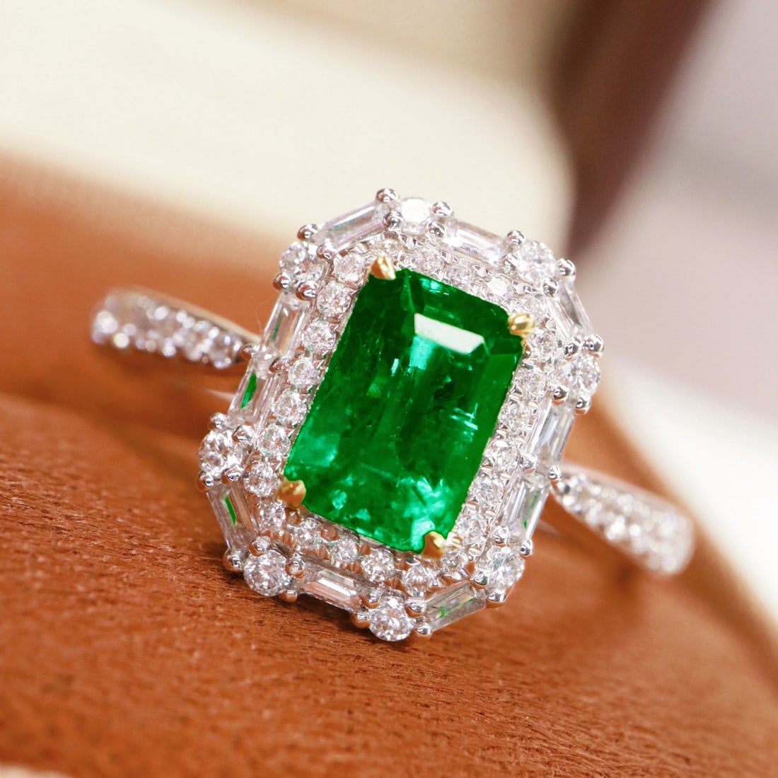 14k Gold 1.35 Ctw Vivid Green Natural Emerald & Diamond Ring - 2