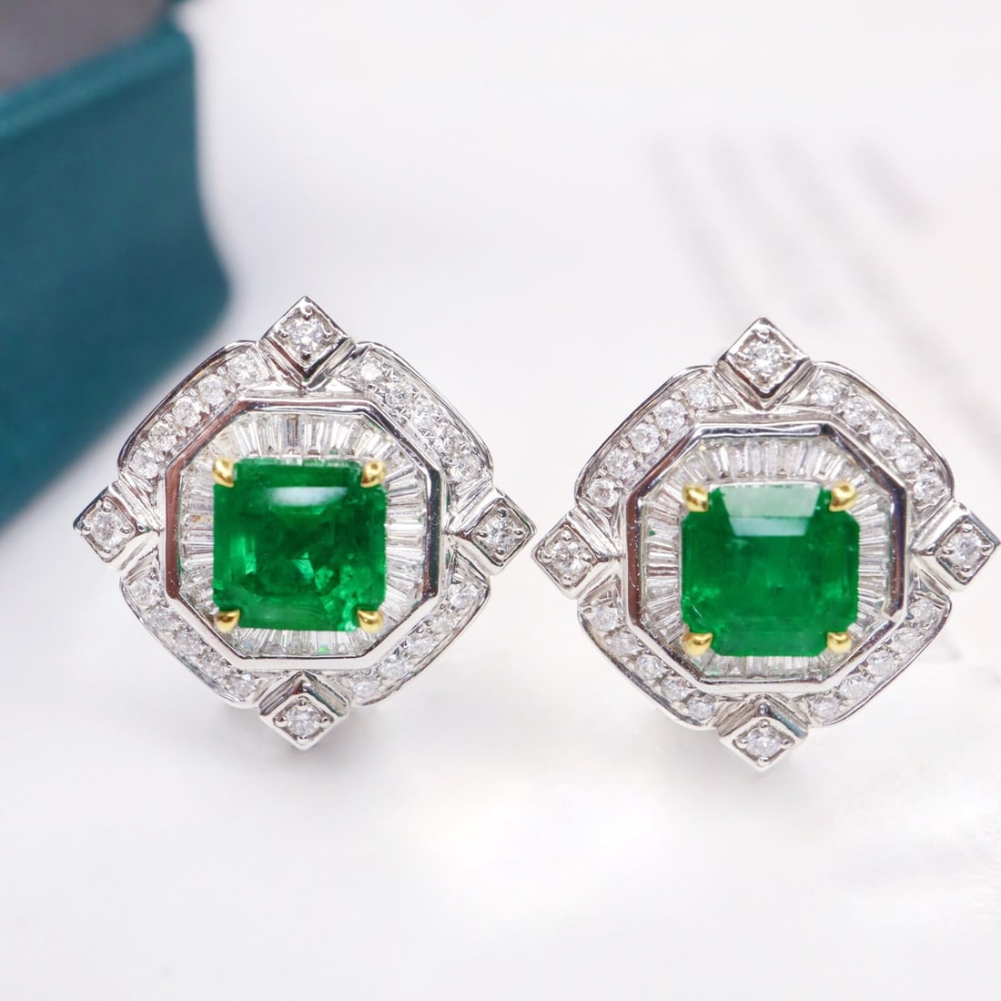 14k Gold 2.27 Ctw Vivid Green Natural Emerald & Diamond Earrings - 2