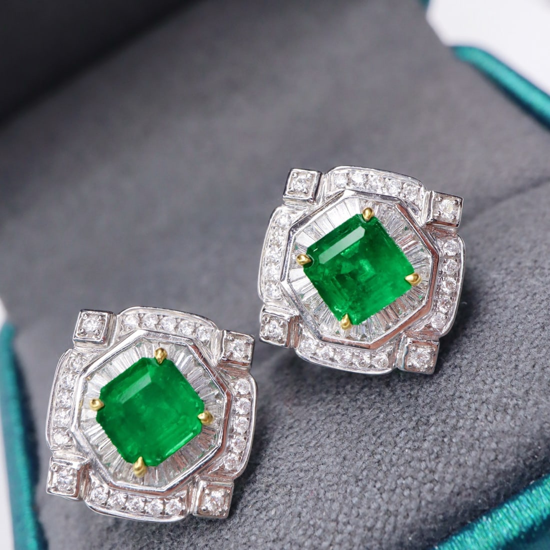 14k Gold 2.27 Ctw Vivid Green Natural Emerald & Diamond Earrings - 4