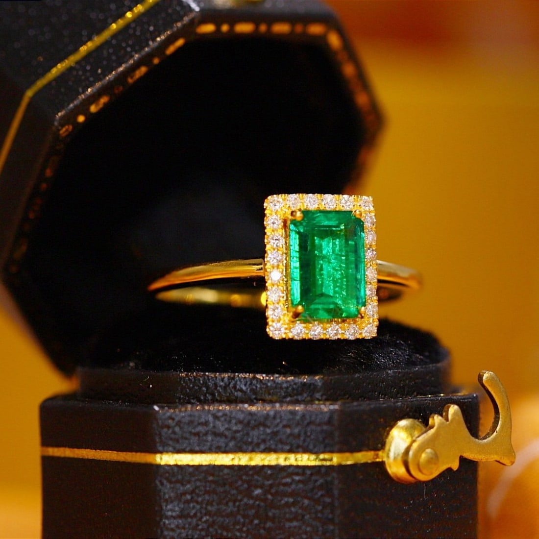 14k Gold 1.12 Ctw Vivid Green Natural Emerald & Diamond Ring - 2