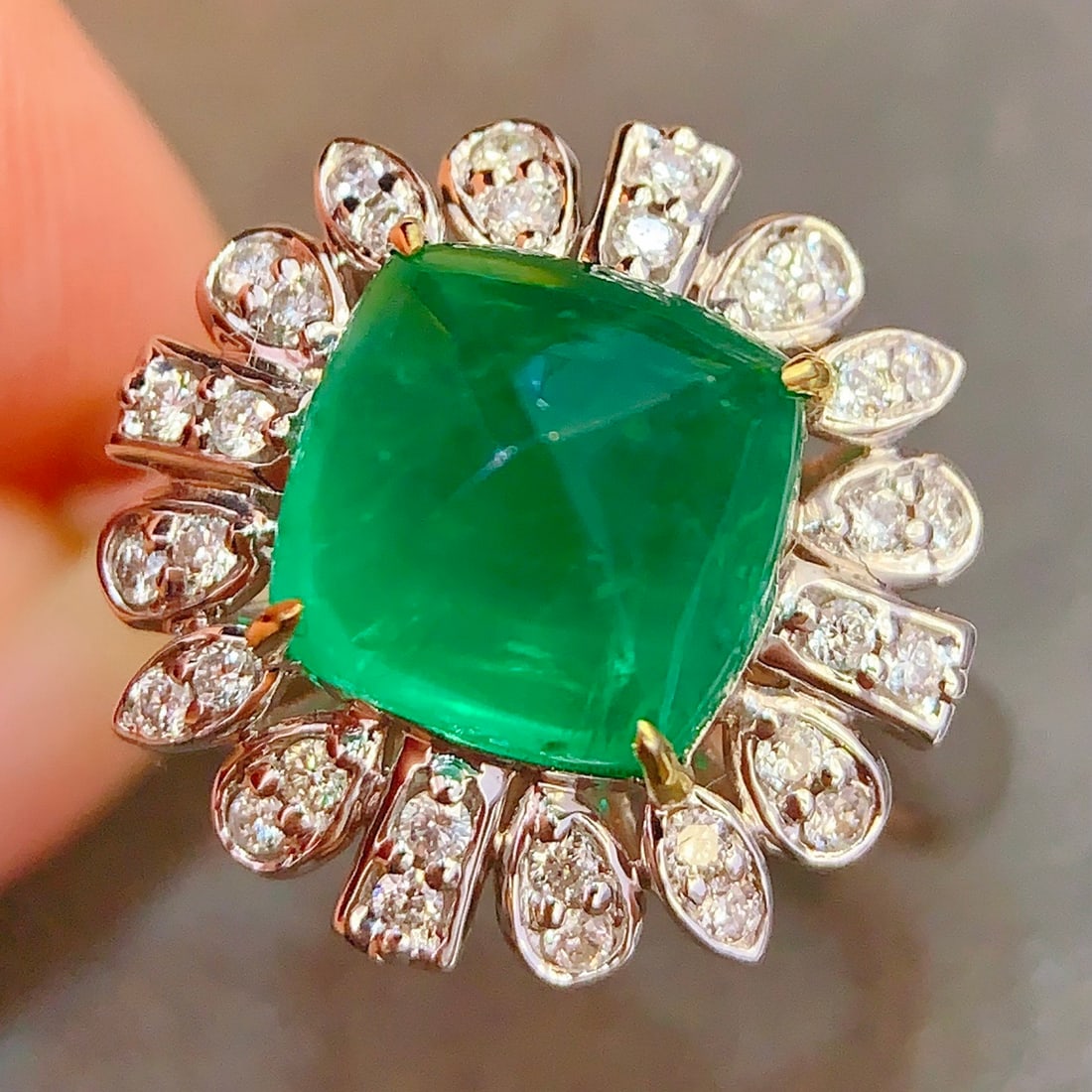 14k Gold 4.05 Ct Natural Emerald & Diamond Ring: Ref:231112280 // gold content:14k gold // ring size:7. 25us // // main gemstone:emerald // shape:sugar-loaf // carat weight:4. 05ct // color:green // treatment:natural // // adjacent gemstone 2 :