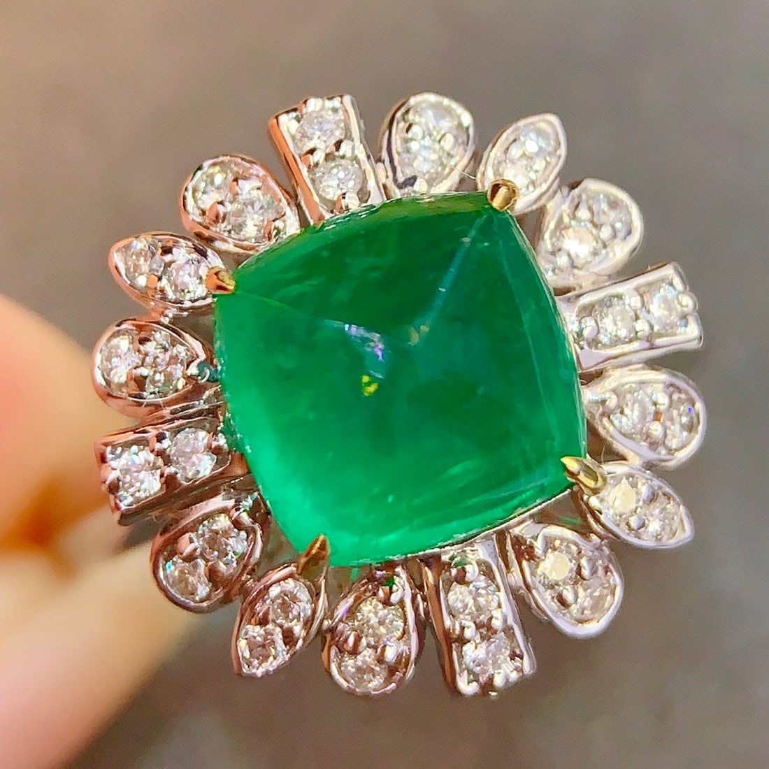 14k Gold 4.05 Ct Natural Emerald & Diamond Ring - 2