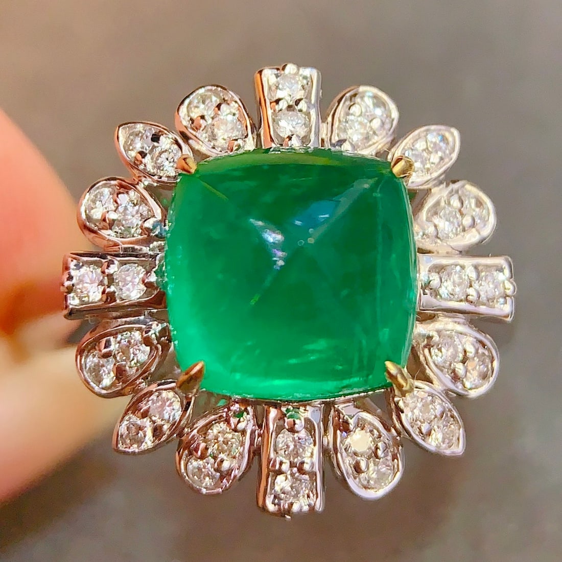 14k Gold 4.05 Ct Natural Emerald & Diamond Ring - 3