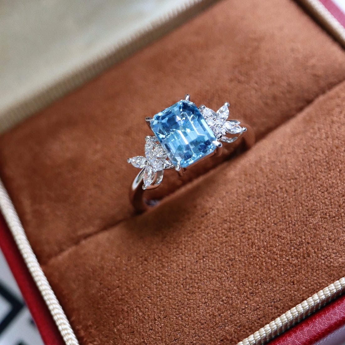 14k Gold 2.36 Ctw Natural Aquamarine & Diamond Ring: Ref:231112284 // gold content:14k gold // ring size:7. 25us // // main gemstone:aquamarine // shape:octagonal // carat weight:2. 10ct // color:santa maria color // treatment:natural // // adjacent