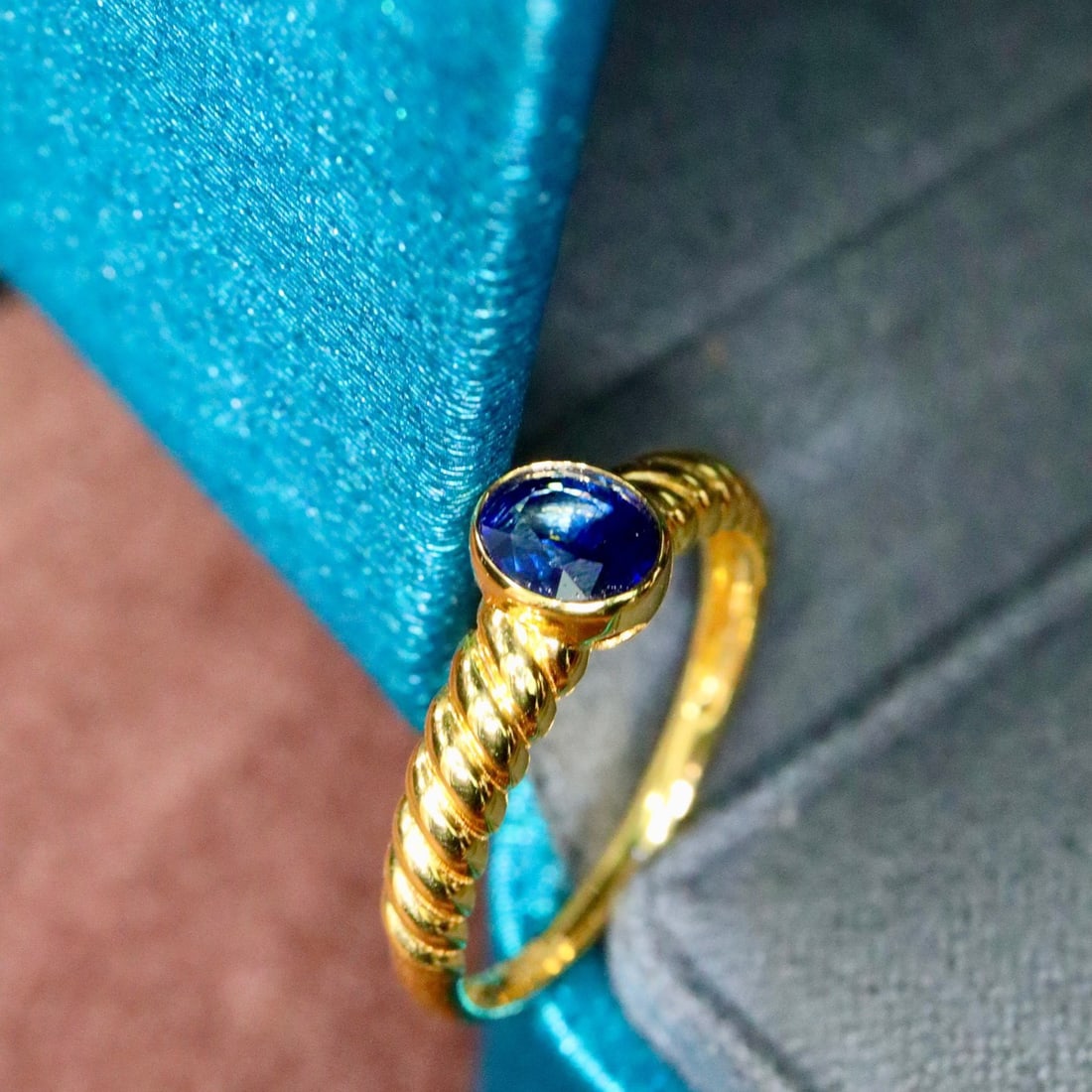 14k Gold 0.70 Ct Natural Sapphire Ring - 3