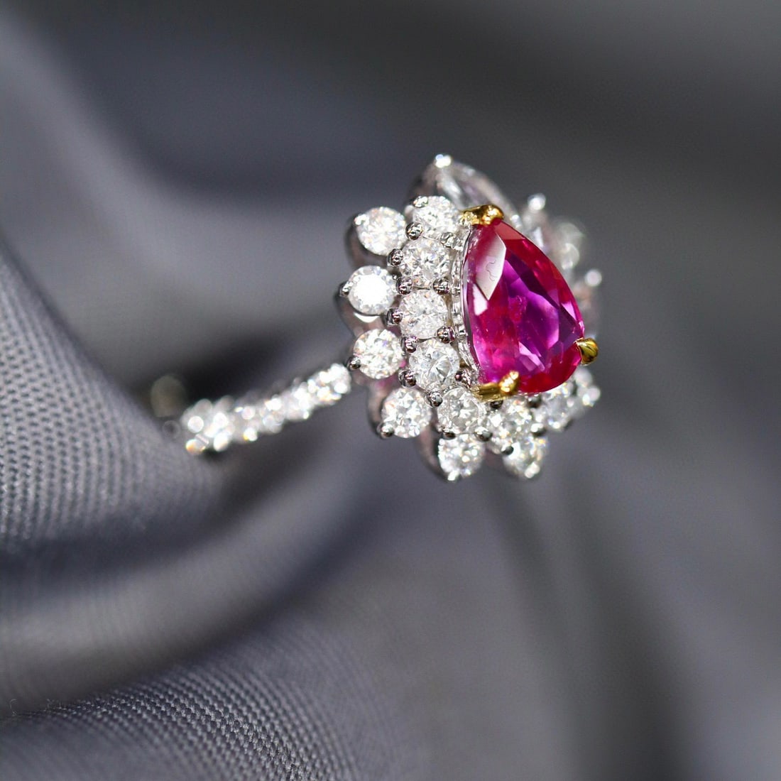 14k Gold 0.98 Ctw Natural Ruby & Diamond Ring - 3