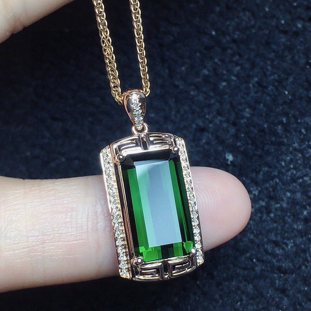 14k Gold 5.35 Ct Natural Tourmaline & Diamond Pendant( Without Chain ): Ref:231112306 // gold content:14k gold // main gemstone:tourmaline // shape:octagonal // carat weight:5. 35ct // color:green // treatment:natural // // adjacent gemstone 2 : diamond // number of