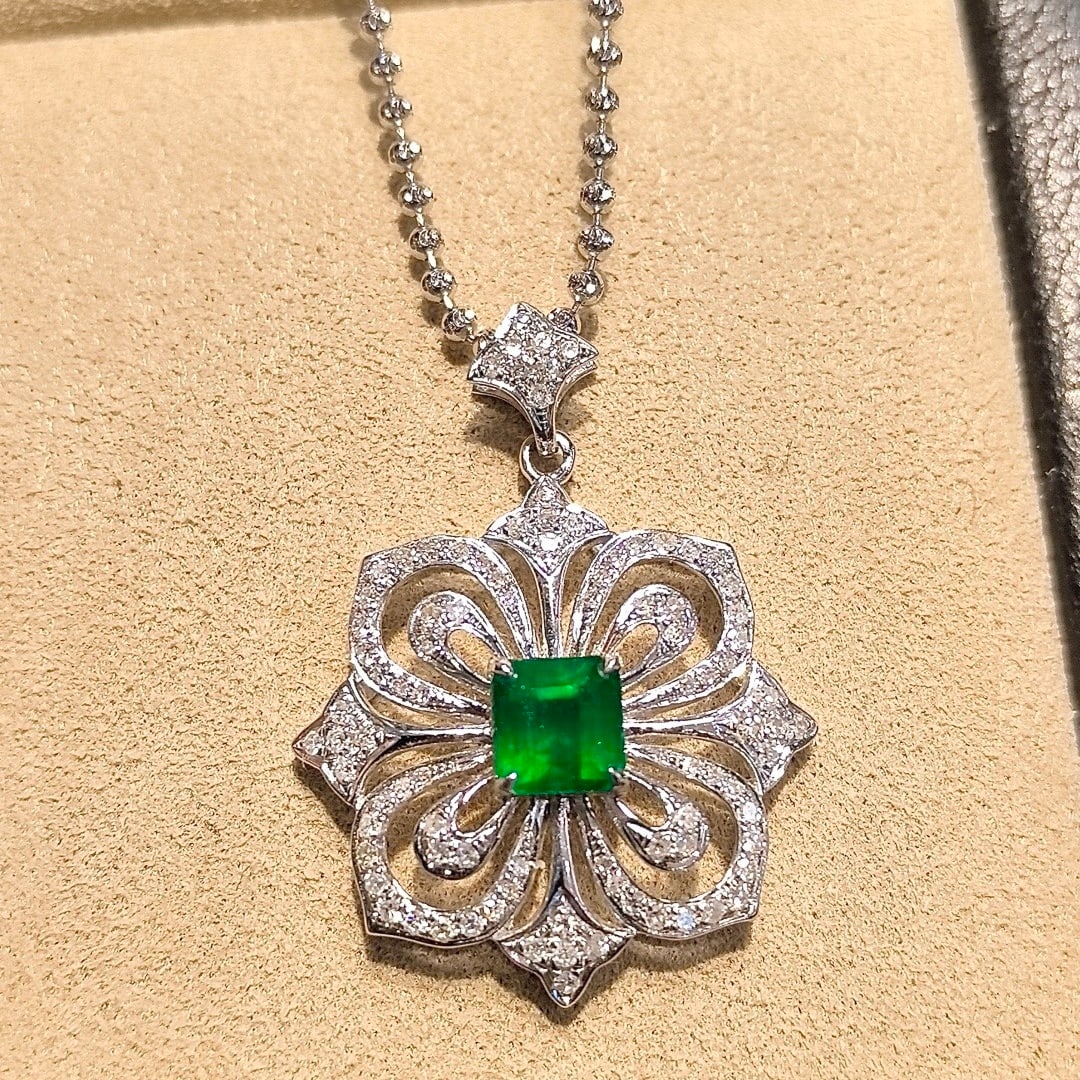 14k Gold 1.33 Ctw Vivid Green Natural Emerald & Diamond Pendant( Without Chain ) - 3