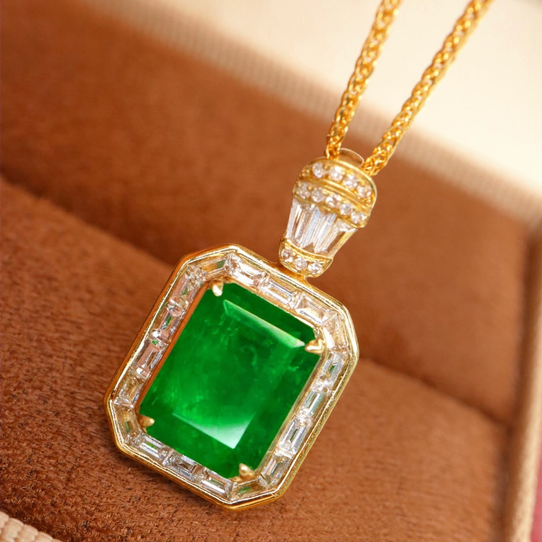 14k Gold 2.76 Ctw Vivid Green Natural Emerald & Diamond Pendant( Without Chain ): Ref:231112312 // gold content:14k gold // main gemstone:emerald // shape:octagonal // carat weight:2. 26ct // color:vivid green // treatment:natural // // adjacent gemstone 2 : diamond //