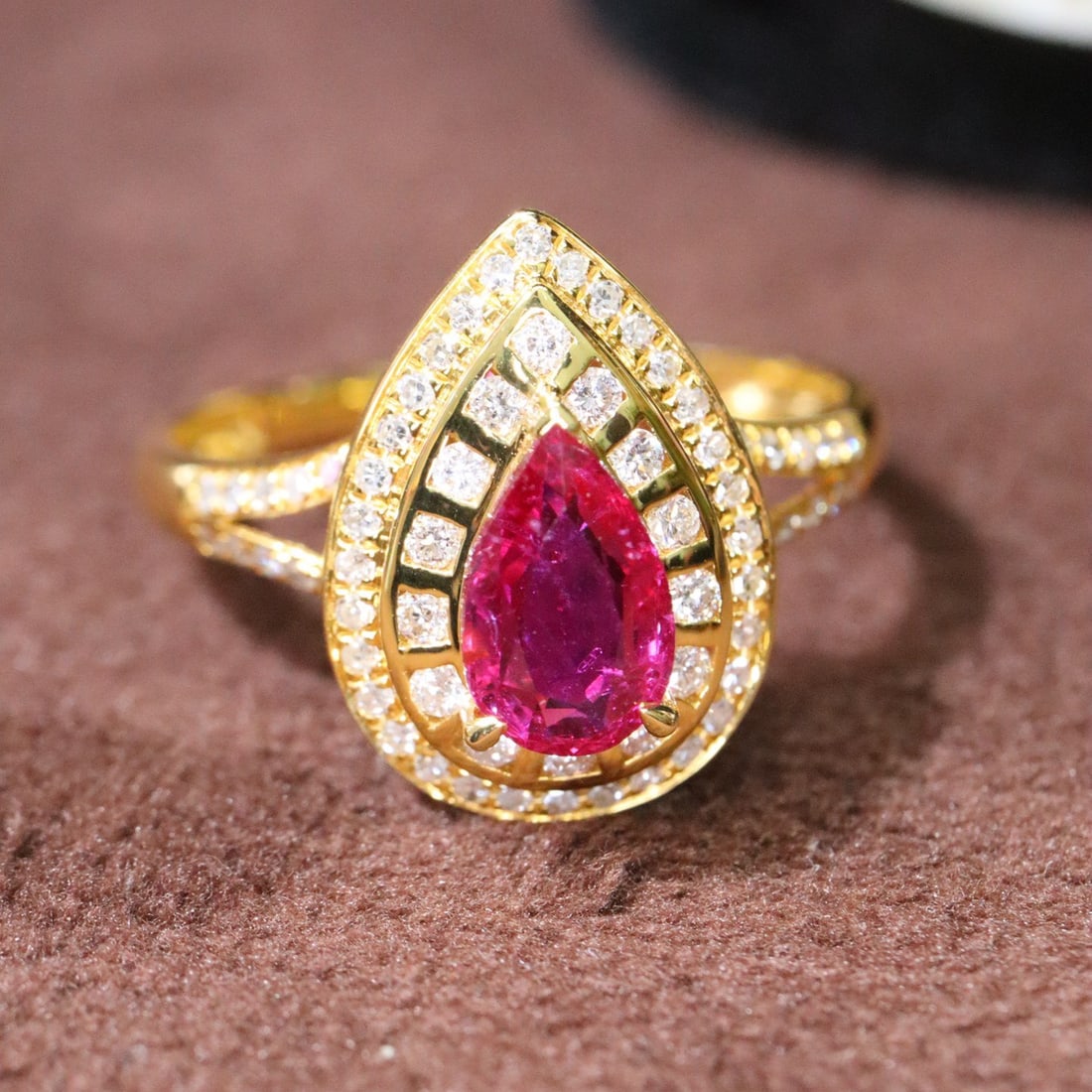 14k Gold 1.18 Ctw Natural Ruby & Diamond Ring: Ref:231112323 // gold content:14k gold // ring size:7. 25us // // main gemstone:ruby // shape:pear // carat weight:0. 84ct // color:red // treatment:natural // // adjacent gemstone 2 : diamond // shap