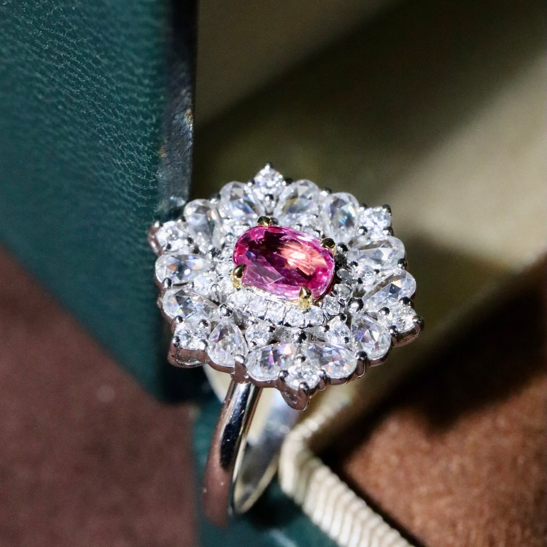 14k Gold 0.78 Ctw Natural Padparadscha Sapphire & Diamond Ring - 3