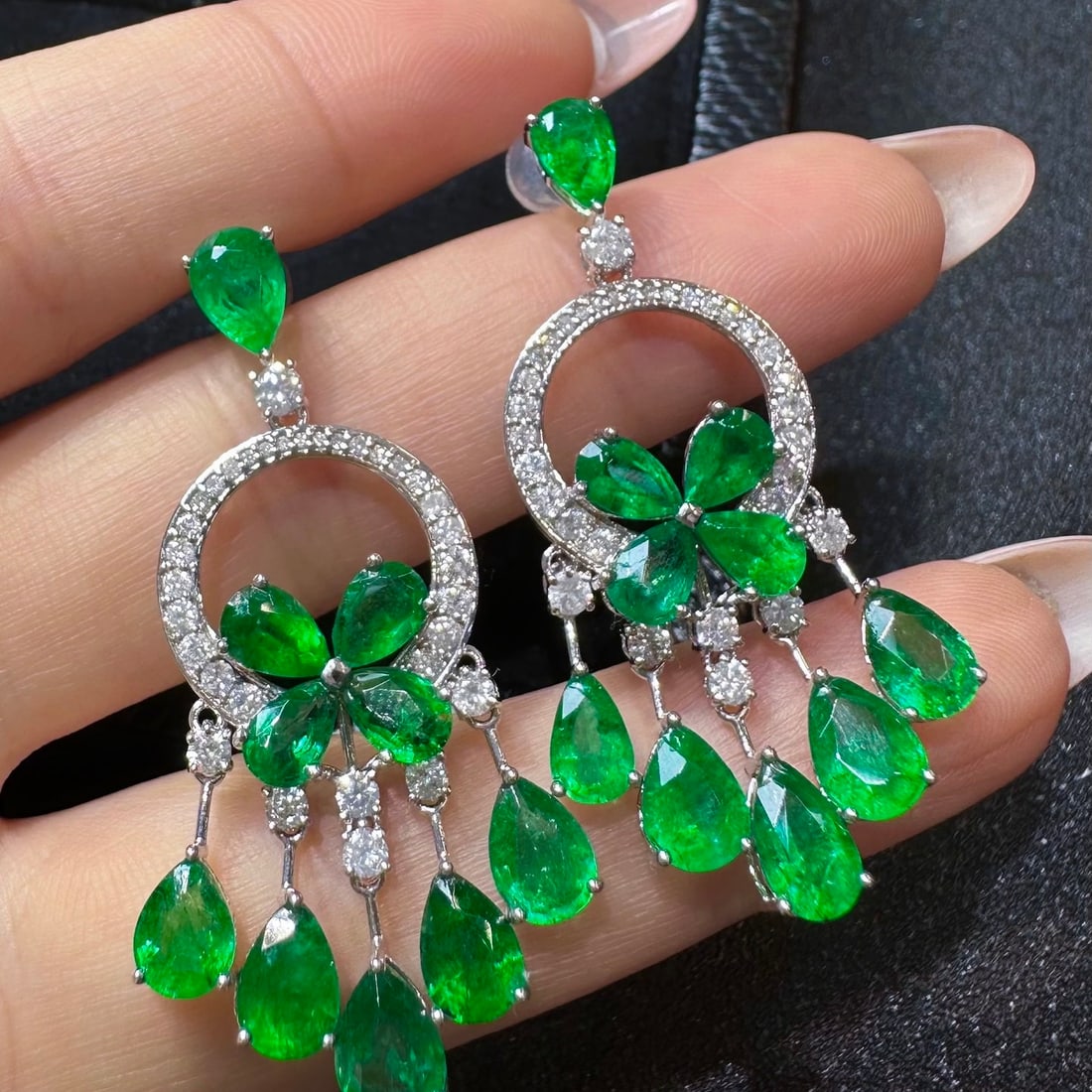 14k Gold 10.75 Ctw Vivid Green Natural Emerald & Diamond Earrings: Ref:231112332 // gold content:14k gold // main gemstone:emerald // shape:pear // carat weight:9. 45ct // color:vivid green // treatment:natural // // adjacent gemstone 2 : diamond // shape:round //