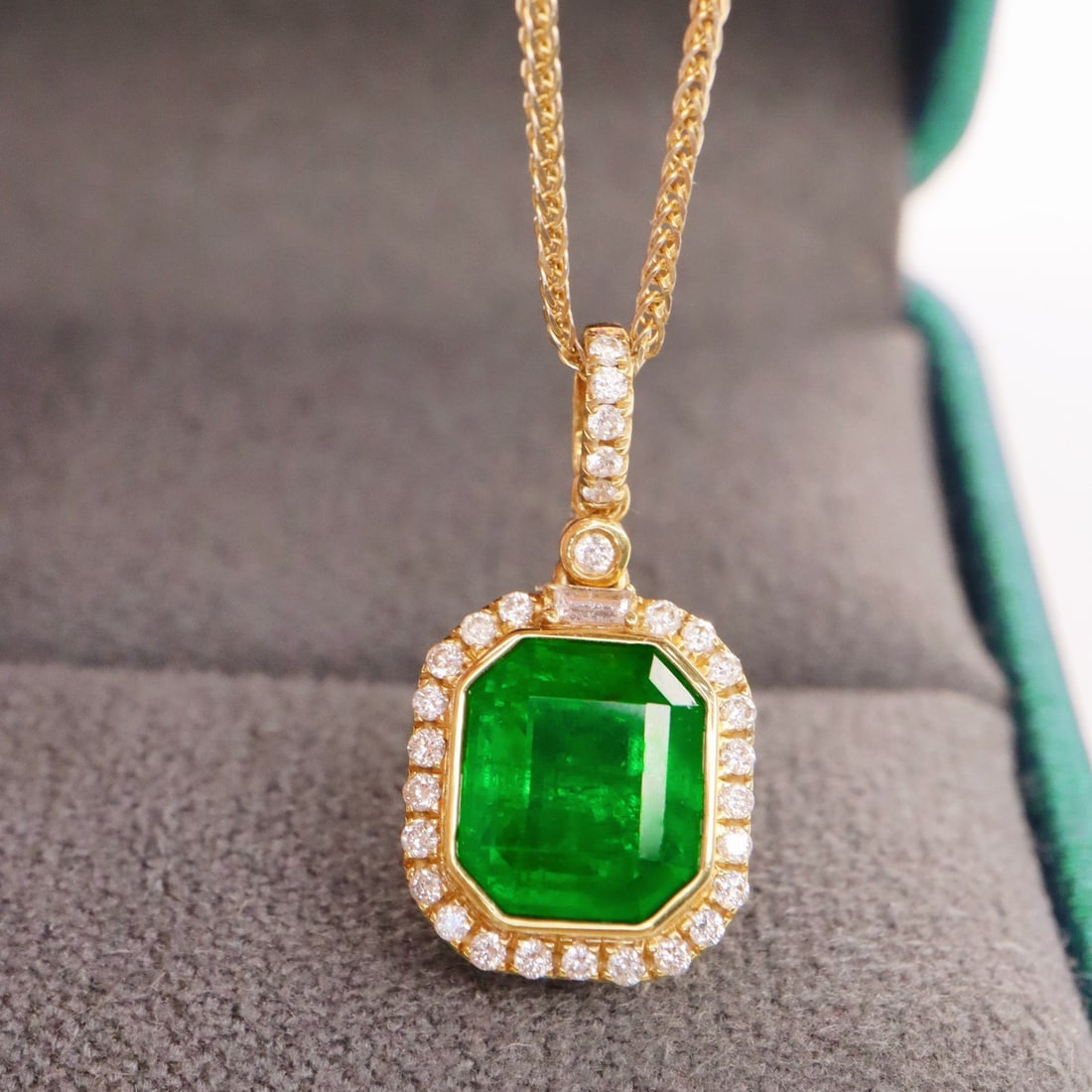 14k Gold 2.05 Ctw Vivid Green Natural Emerald & Diamond Pendant( Without Chain ) - 3