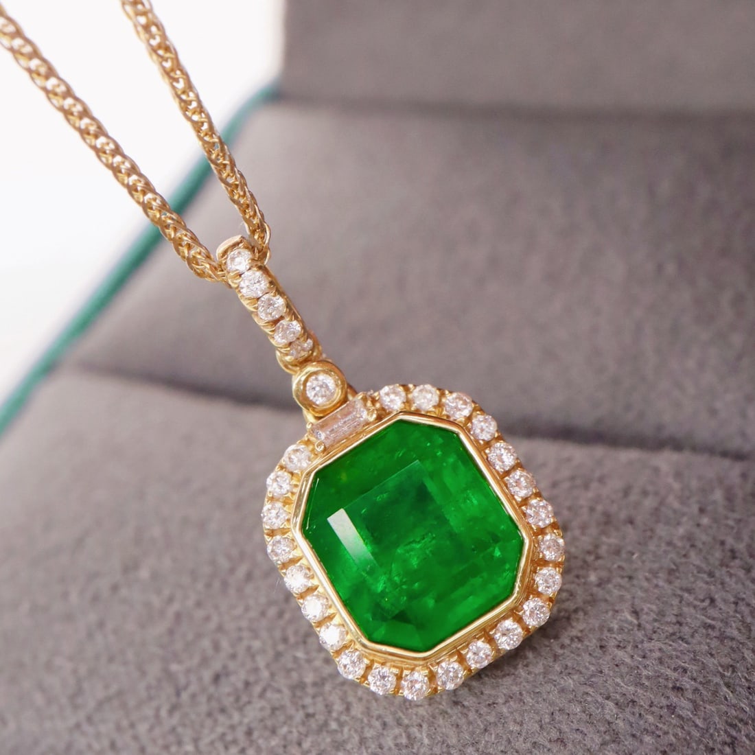 14k Gold 2.05 Ctw Vivid Green Natural Emerald & Diamond Pendant( Without Chain ) - 4