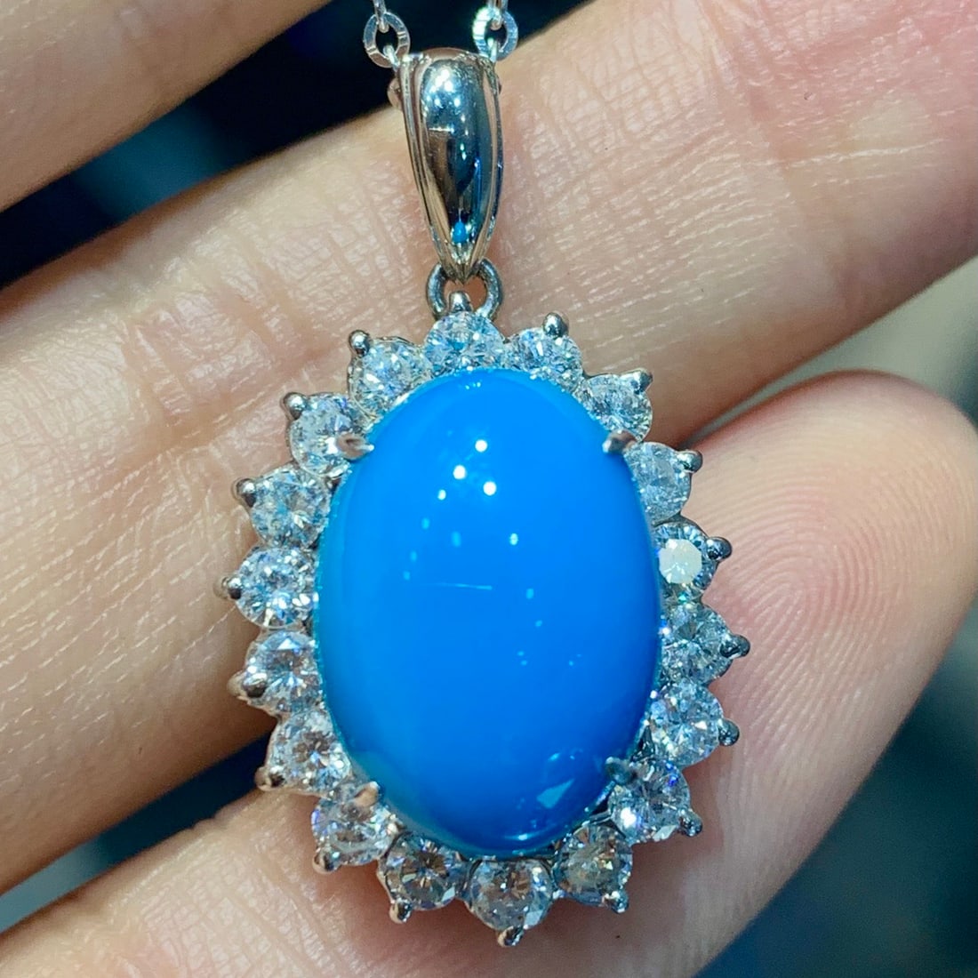 14k Gold 6.11 Ctw Natural Blue Turquoise & Diamond Pendant( Without Chain ): Ref:231112370 // gold content:14k gold // main gemstone:blue turquoise // shape:oval // carat weight:5. 16ct // color:blue // treatment:natural // // adjacent gemstone 2 : diamond // shape:round //