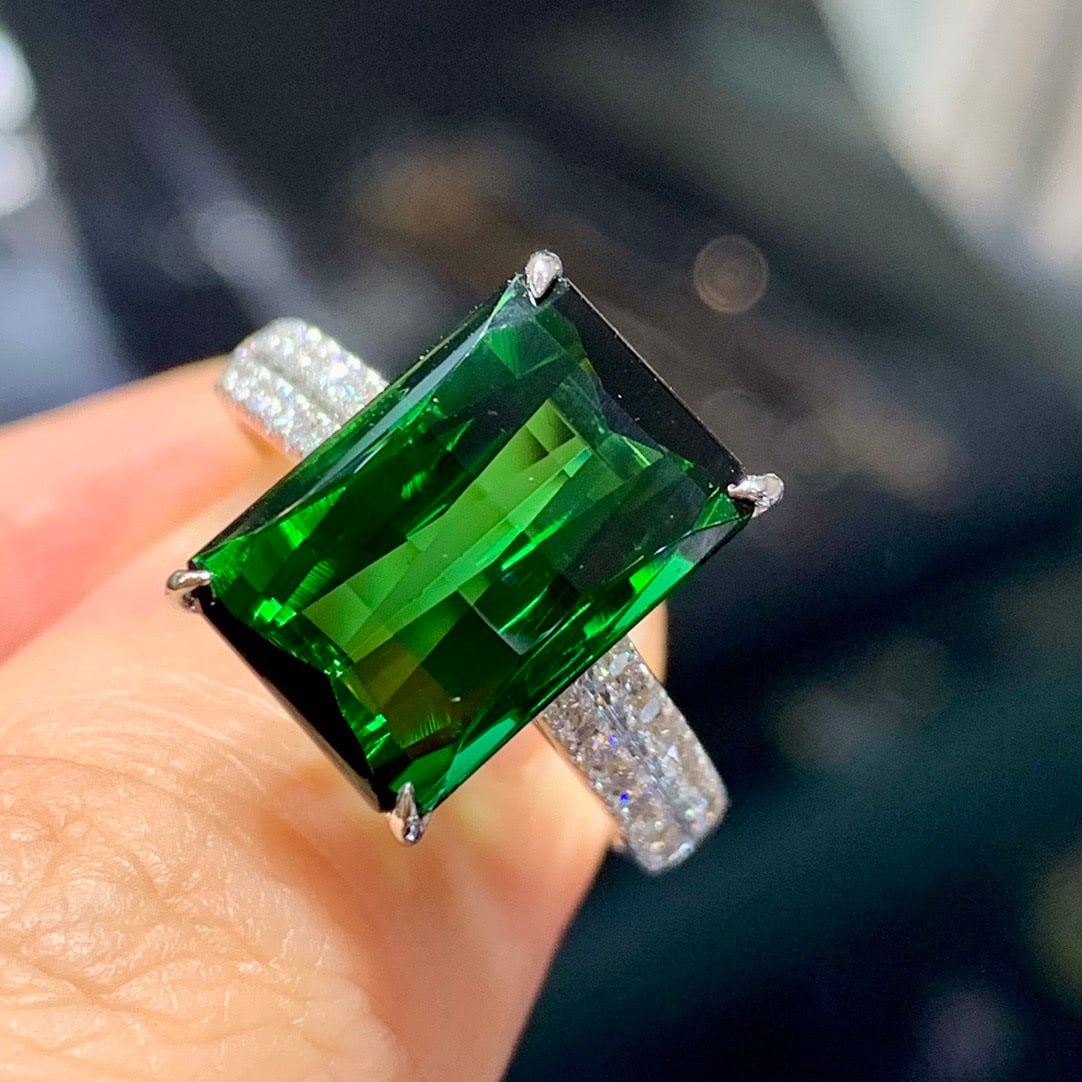 14k Gold 6.72 Ctw Natural Tourmaline & Diamond Ring: Ref:231112371 // gold content:14k gold // ring size:7. 25us // // main gemstone:tourmaline // shape:octagonal // carat weight:6. 39ct // color:green // treatment:natural // // adjacent gemstone 2