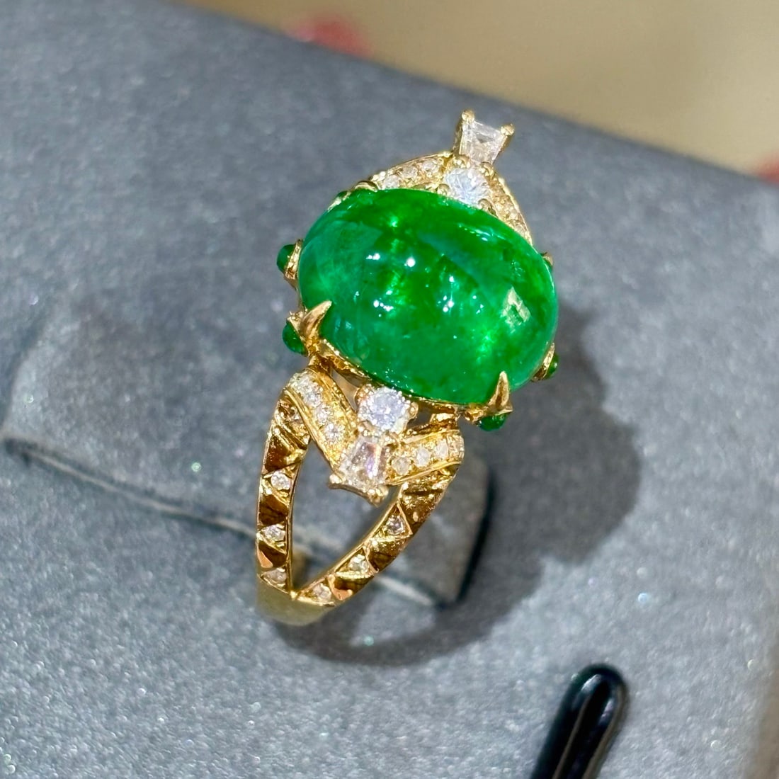 14k Gold 3.1 Ct Vivid Green Natural Emerald & Diamond Ring - 3