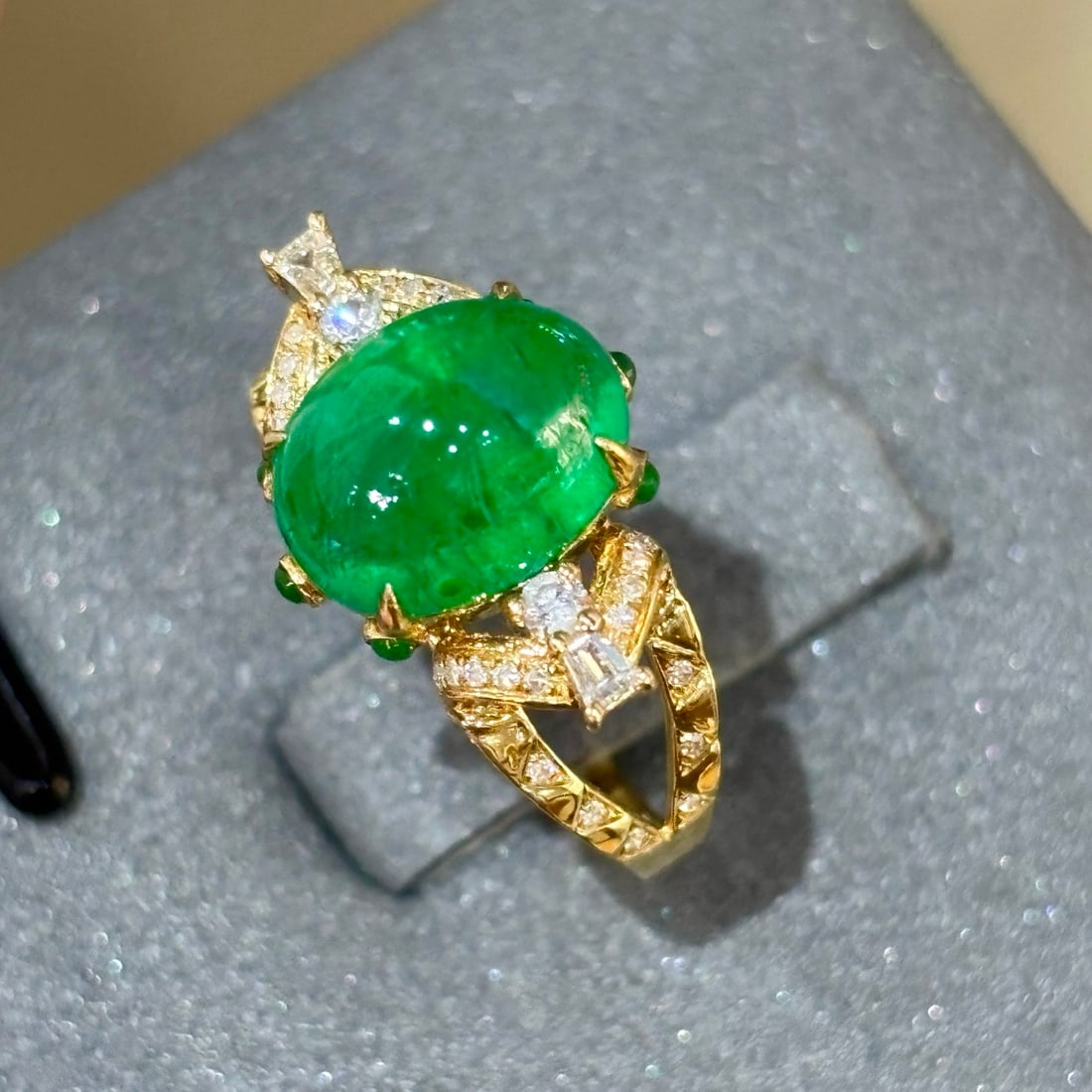 14k Gold 3.1 Ct Vivid Green Natural Emerald & Diamond Ring - 4