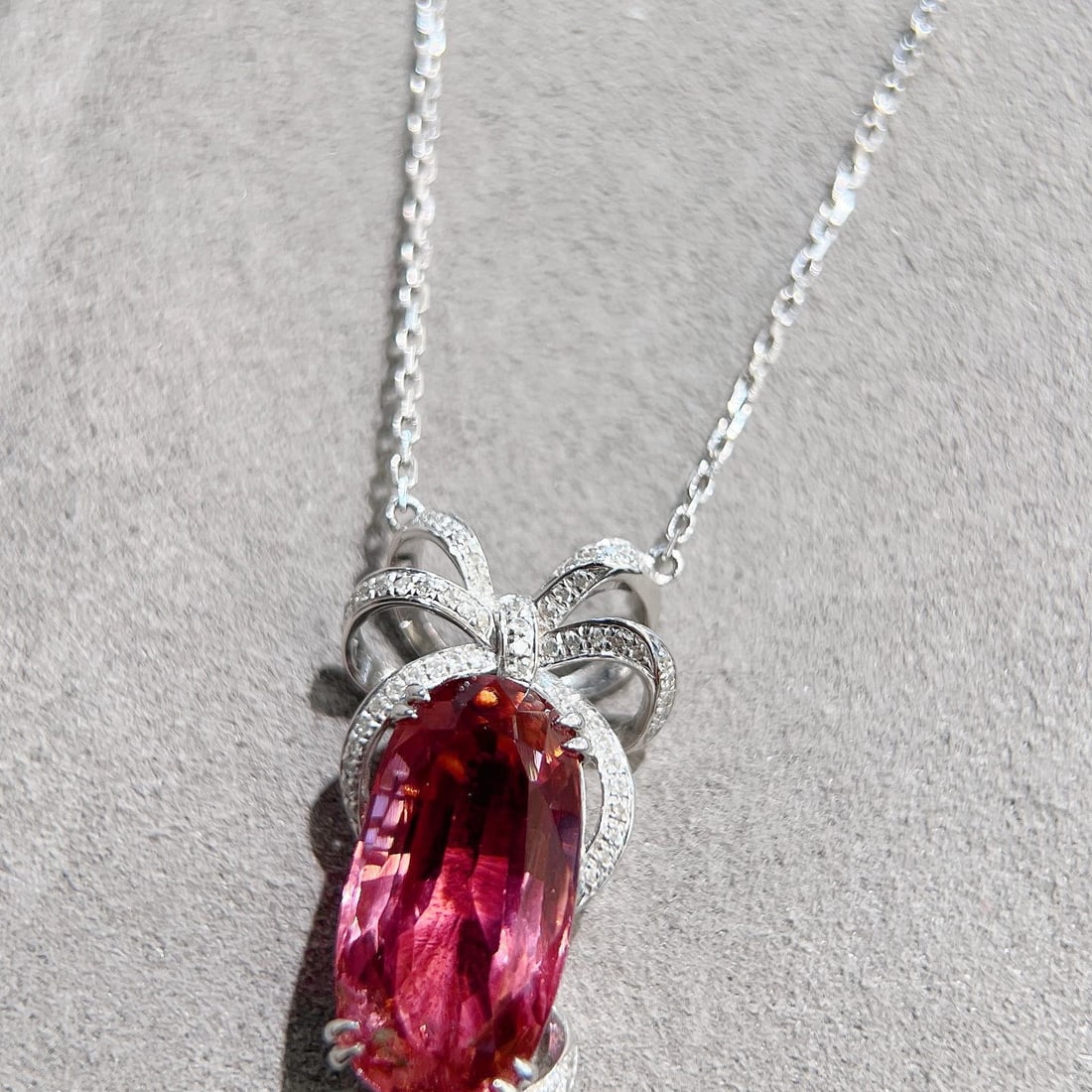 14k Gold 7.01 Ctw Natural Tourmaline & Diamond Necklace: Ref:231112374 // gold content:14k gold // main gemstone:tourmaline // shape:oval // carat weight:6. 79ct // color:red // treatment:natural // // adjacent gemstone 2 : diamond // shape:round //