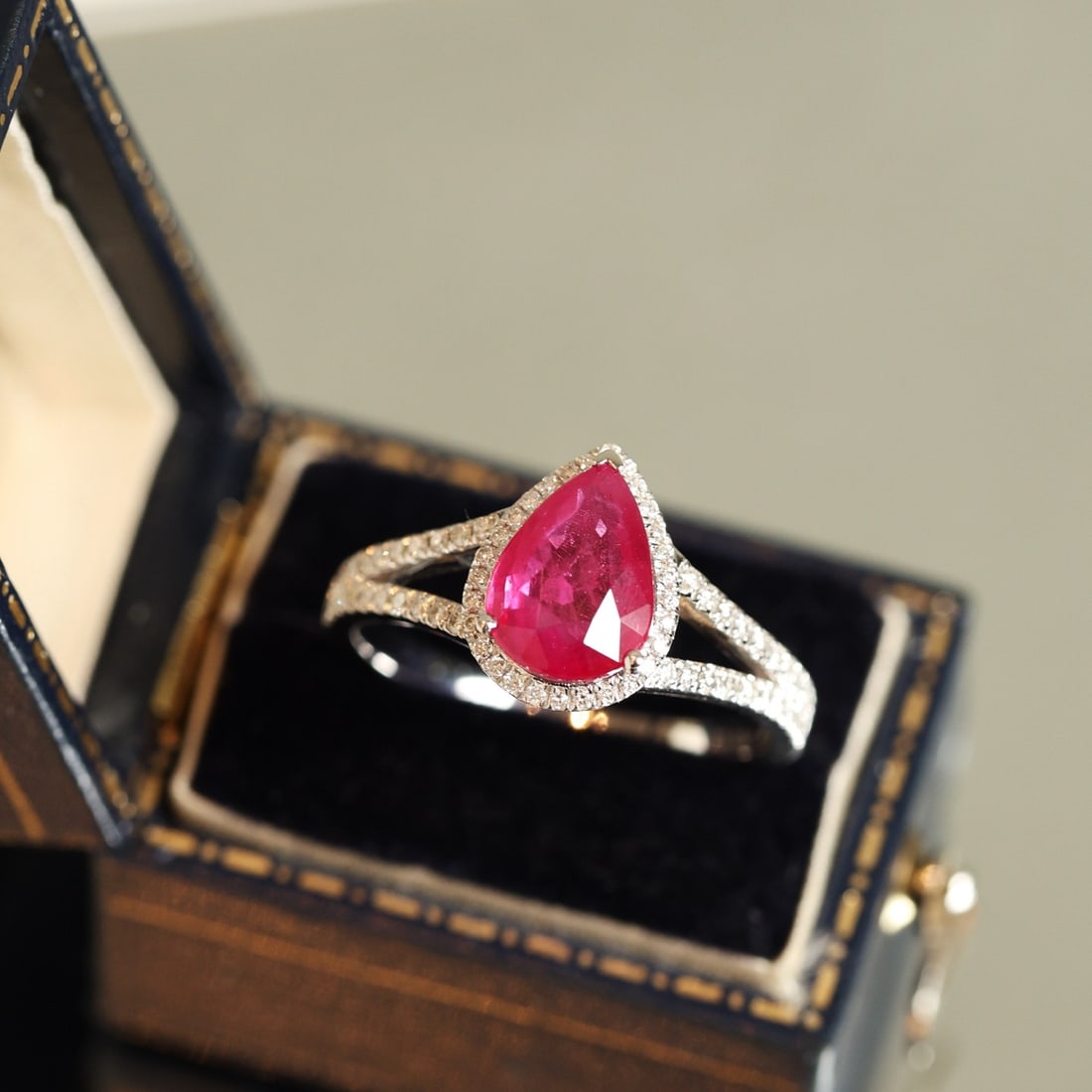 14k Gold 2.32 Ctw Natural Ruby & Diamond Ring: Ref:231112429 // gold content:14k gold // ring size:7. 25us // // main gemstone:ruby // shape:pear // carat weight:2. 03ct // color:red // treatment:natural // // adjacent gemstone 2 : diamond // shap