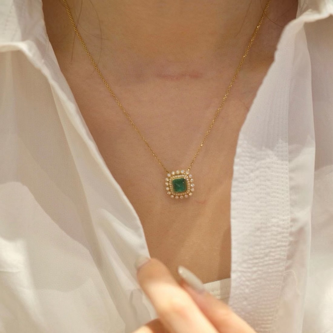 14k Gold 2.37 Ctw Vivid Green Natural Emerald & Diamond Necklace - 4