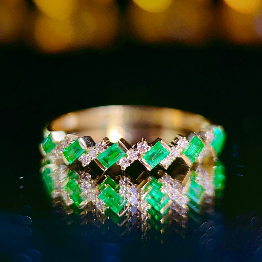 14k Gold 0.27 Ct Natural Emerald & Diamond Ring: Ref:231112450 // gold content:14k gold // ring size:7. 25us // // main gemstone:emerald // shape:rectangle // carat weight:0. 27ct // color:green // treatment:natural // // adjacent gemstone 2 :