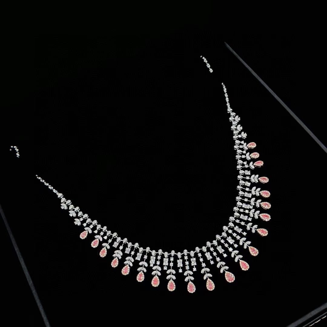 14k Gold 5.72 Ctw Natural Pink Diamond & Diamond Necklace: Ref:230935001 // gold content:14k gold // main gemstone:pink diamond // shape:pear // carat weight:2. 00ct // color:pink // treatment:natural // // adjacent gemstone 2 : diamond // shape:multiply // c