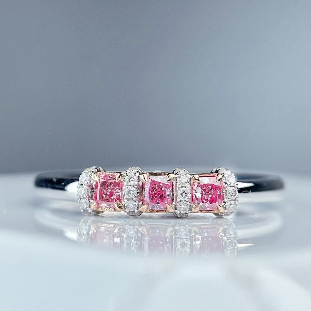 14k Gold 0.28 Ctw Natural Pink Diamond & Diamond Ring: Ref:230935023 // gold content:14k gold // ring size:7. 25us // // main gemstone:pink diamond // shape:cushion // carat weight:0. 21ct // color:pink // treatment:natural // // adjacent gemstone 2 :