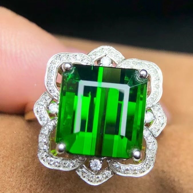 14k Gold 7.6 Ct Natural Tourmaline & Diamond Ring: Ref:230935026 // gold content:14k gold // ring size:7. 25us // // main gemstone:tourmaline // shape:octagonal // carat weight:7. 6ct // color:green // treatment:natural // // adjacent gemstone 2 :