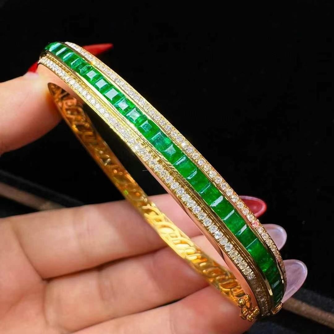 14k Gold 3.72 Ctw Vivid Green Natural Emerald & Diamond Bangle - 2