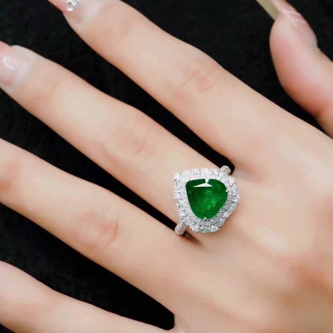 14k Gold 3.35 Ctw Vivid Green Natural Emerald & Diamond Ring - 4