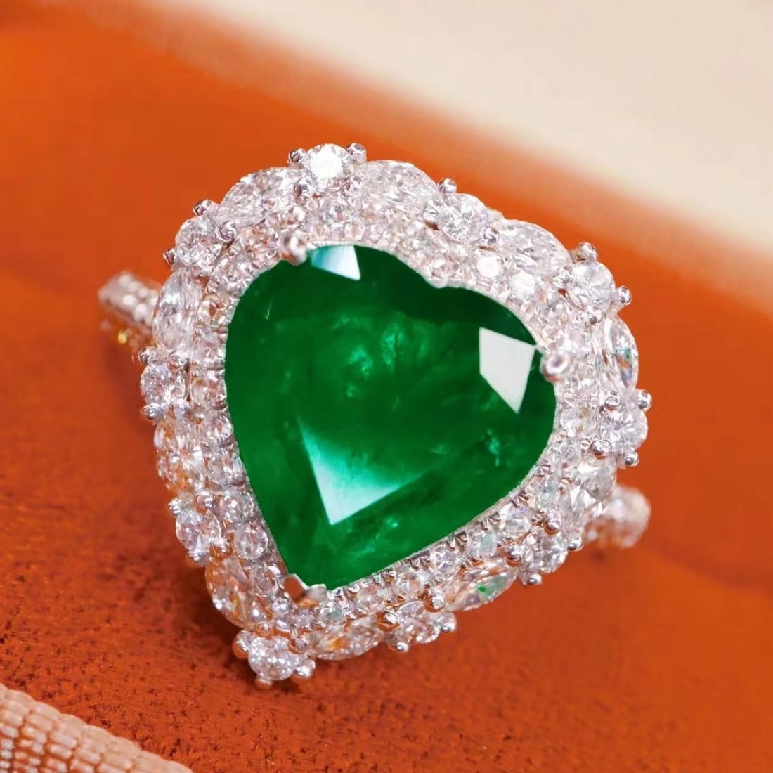 14k Gold 3.35 Ctw Vivid Green Natural Emerald & Diamond Ring - 5