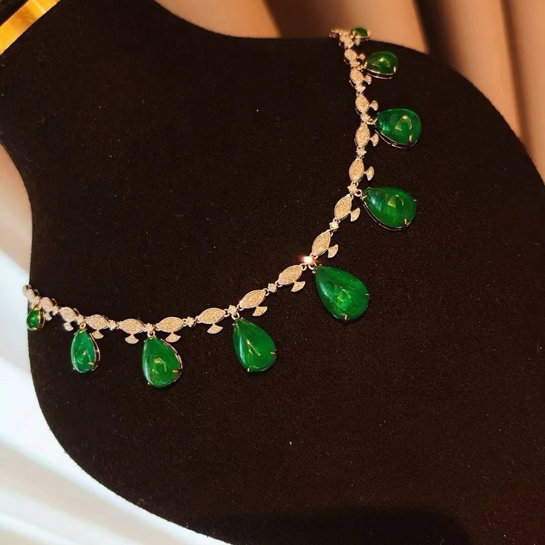 14k Gold 21.85 Ct Vivid Green Natural Emerald & Diamond Necklace - 2