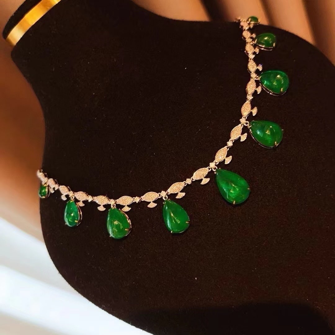 14k Gold 21.85 Ct Vivid Green Natural Emerald & Diamond Necklace - 4