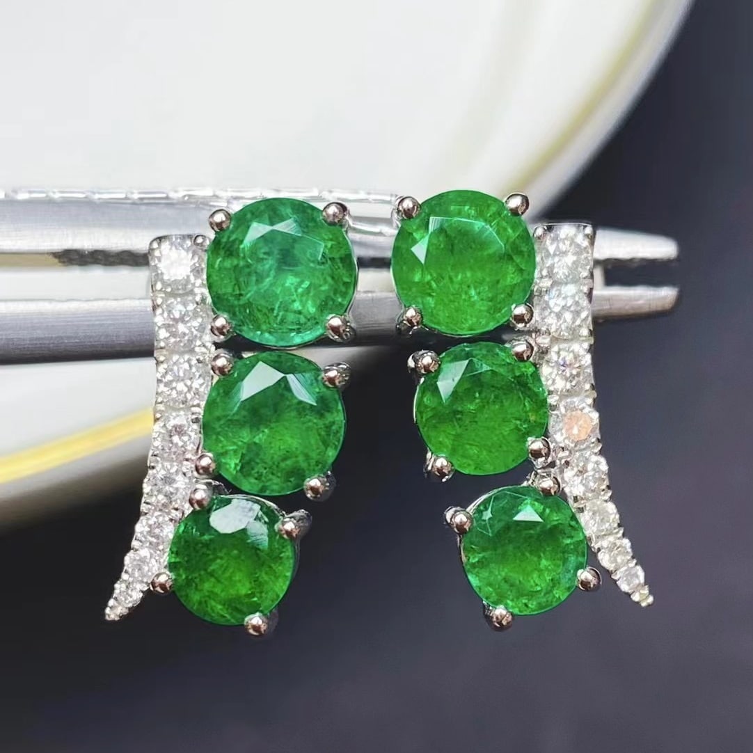 14k Gold 1.89 Ctw Vivid Green Natural Emerald & Diamond Earrings: Ref:230935049 // gold content:14k gold // main gemstone:emerald // shape:round // carat weight:1. 69ct // color:vivid green // treatment:natural // cut grade:g // // adjacent gemstone 2 : diamond