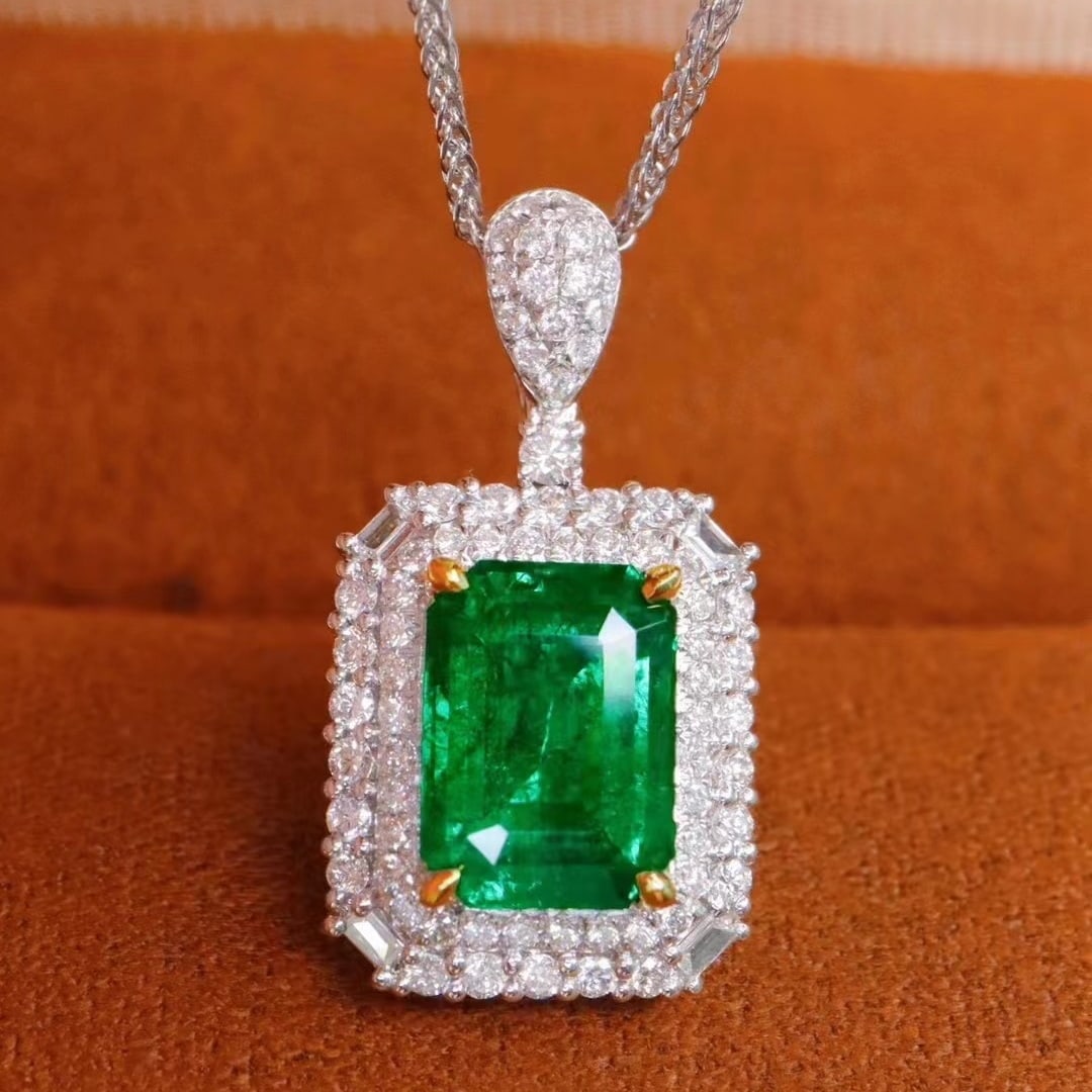 14k Gold 1.92 Ctw Vivid Green Natural Emerald & Diamond Pendant( Without Chain ): Ref:230935051 // gold content:14k gold // main gemstone:emerald // shape:octagonal // carat weight:1. 62ct // color:vivid green // treatment:natural // // adjacent gemstone 2 : diamond //