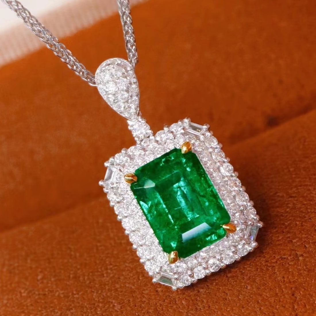 14k Gold 1.92 Ctw Vivid Green Natural Emerald & Diamond Pendant( Without Chain ) - 2