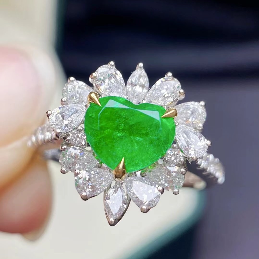 14k Gold 2.27 Ctw Vivid Green Natural Emerald & Diamond Ring - 4