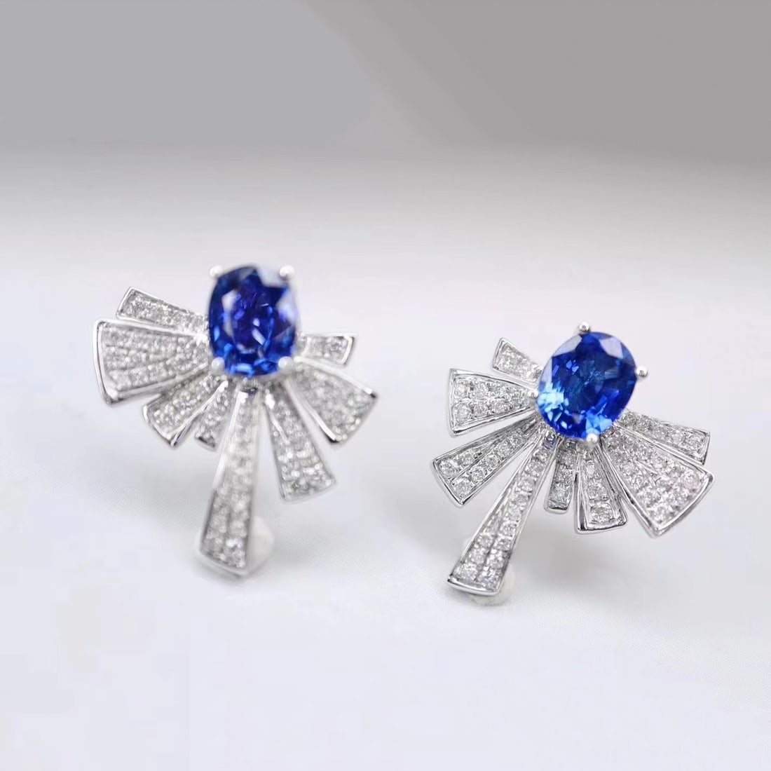 14k Gold 2.22 Ctw Natural Sapphire & Diamond Earrings: Ref:230935072 // gold content:14k gold // main gemstone:sapphire // shape:oval // carat weight:1. 85ct // color:royal blue // treatment:natural // // adjacent gemstone 2 : diamond // shape:round //