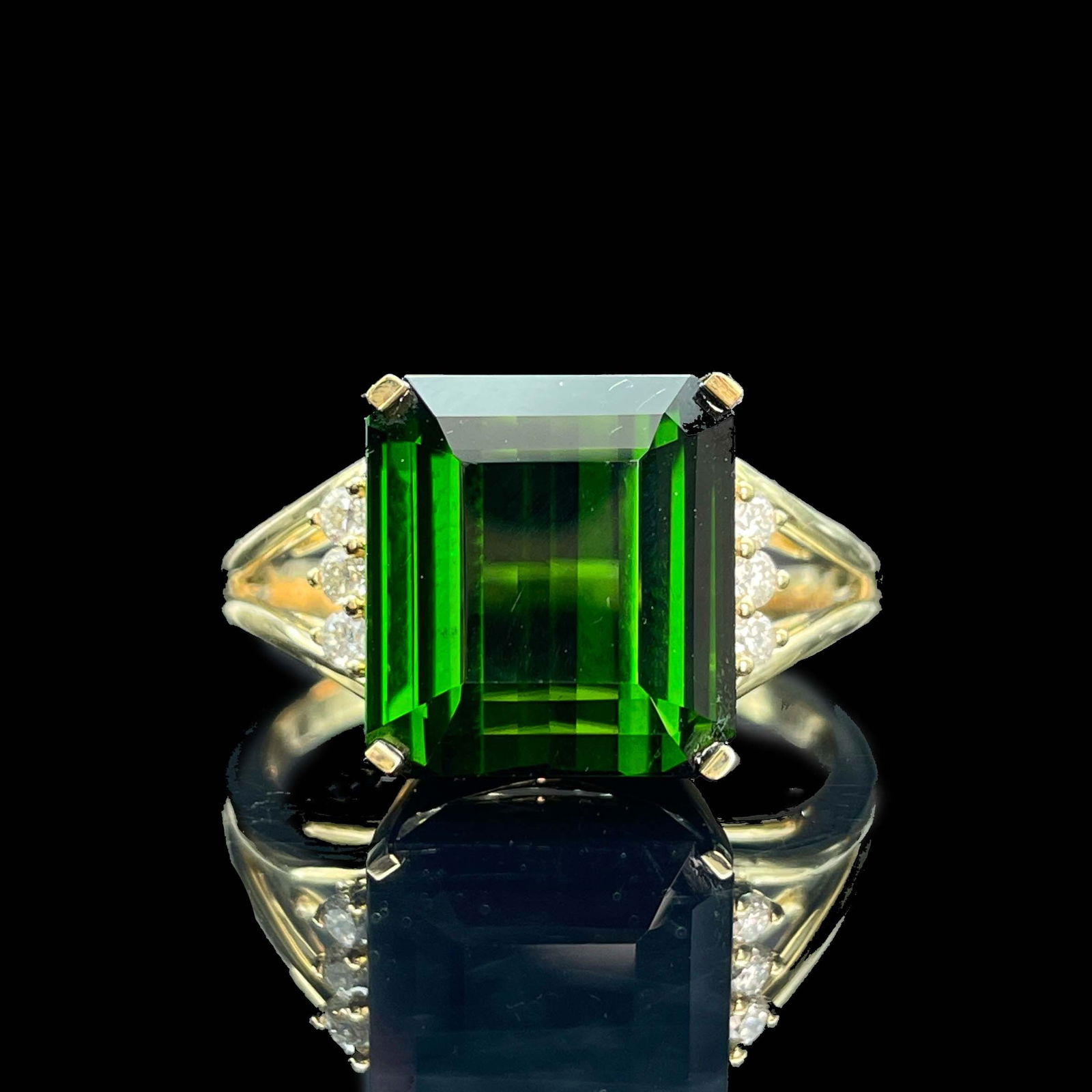 14k Gold 7.9 Ct Natural Tourmaline & Diamond Ring: Ref:230935086 // gold content:14k gold // ring size:7. 25us // // main gemstone:tourmaline // shape:octagonal // carat weight:7. 9ct // color:green // treatment:natural // // adjacent gemstone 2 :