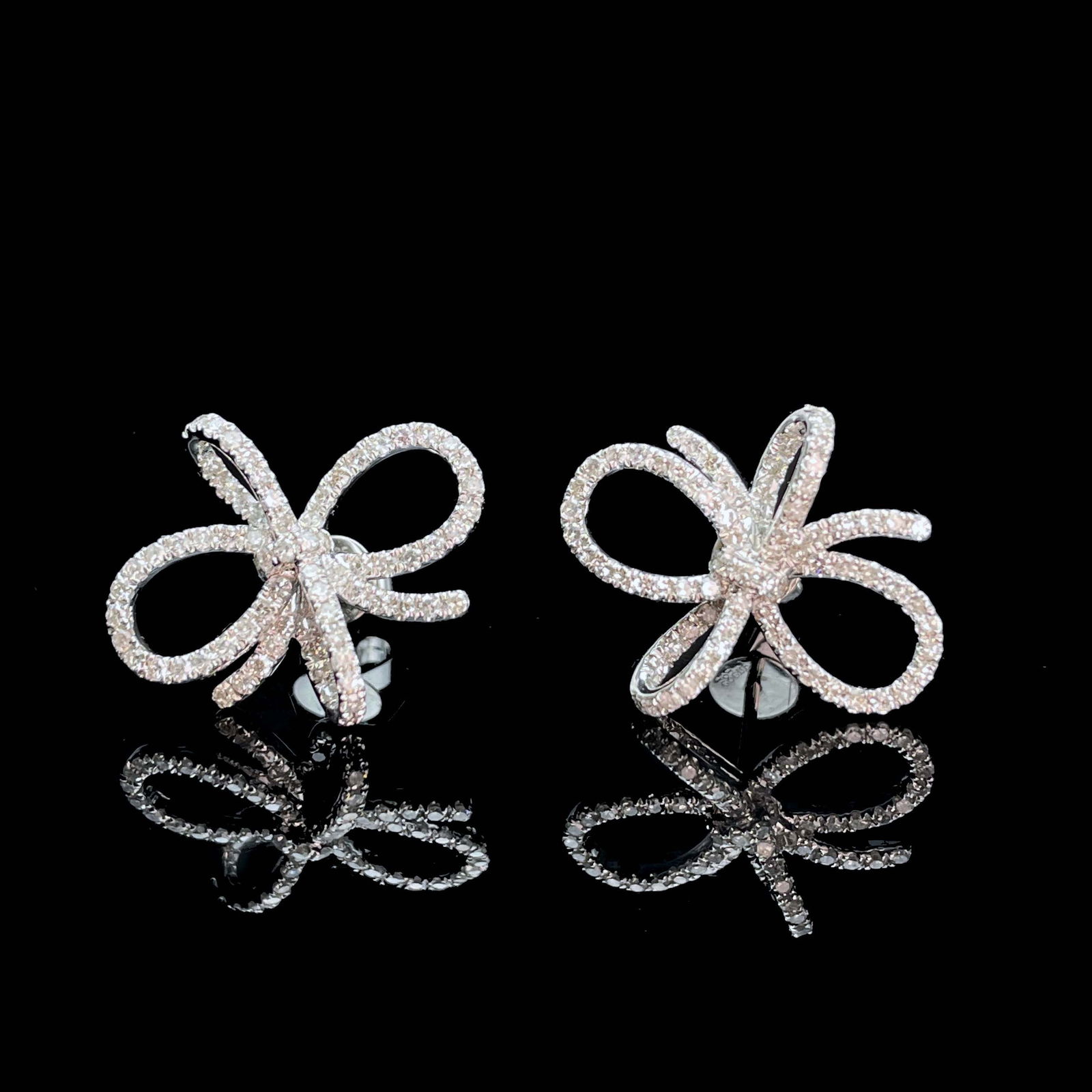 14k Gold 0.75 Ct Natural H Diamond Earrings: Ref:230935091 // gold content:14k gold // main gemstone:diamond // shape:round // carat weight:0. 75ct // clarity grade:vs-si // color:h // treatment:natural // cut grade:g // Condition: NewLow