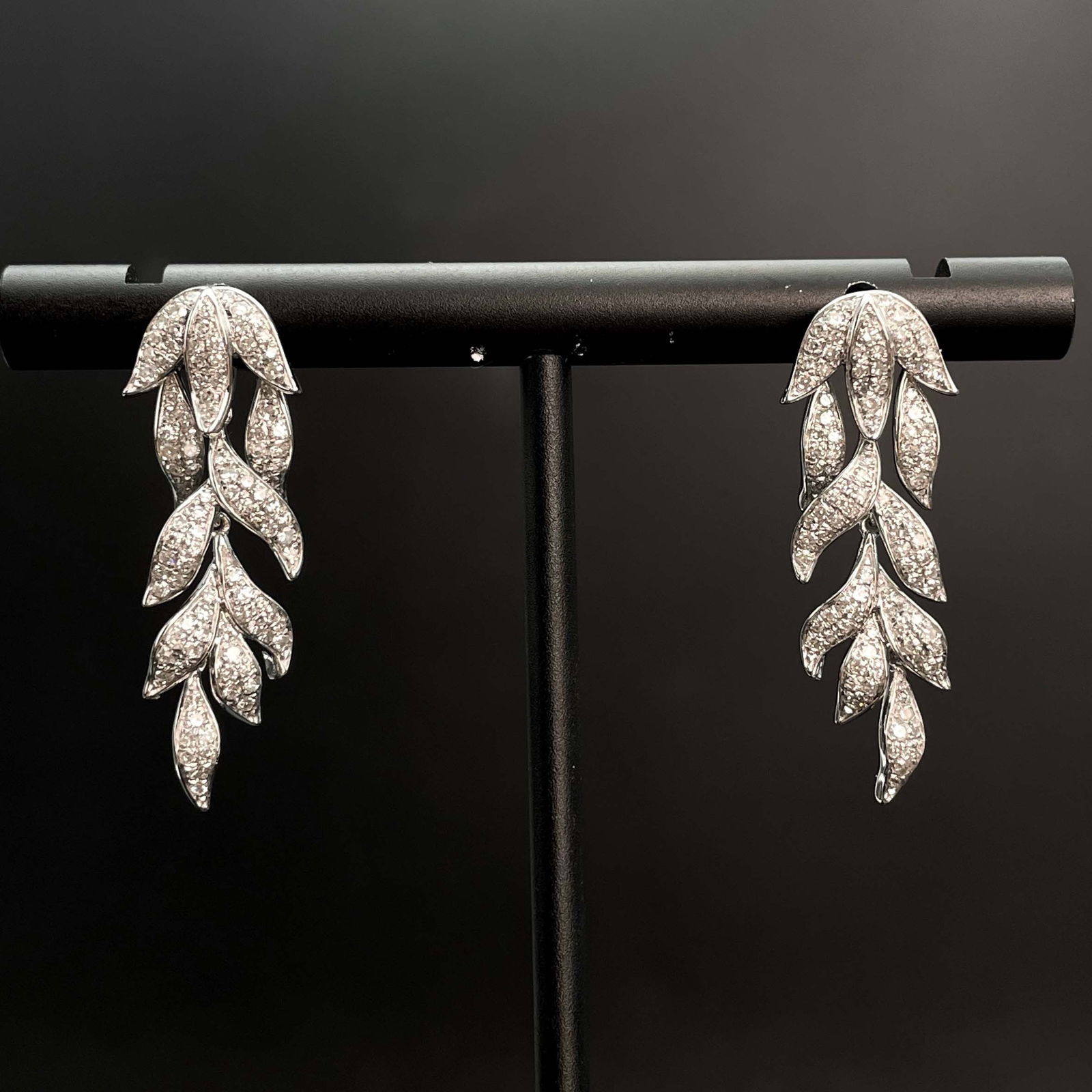 14k Gold 0.74 Ct Natural H Diamond Earrings: Ref:230935094 // gold content:14k gold // main gemstone:diamond // shape:round // carat weight:0. 74ct // clarity grade:vs-si // color:h // treatment:natural // cut grade:g // Condition: NewLow