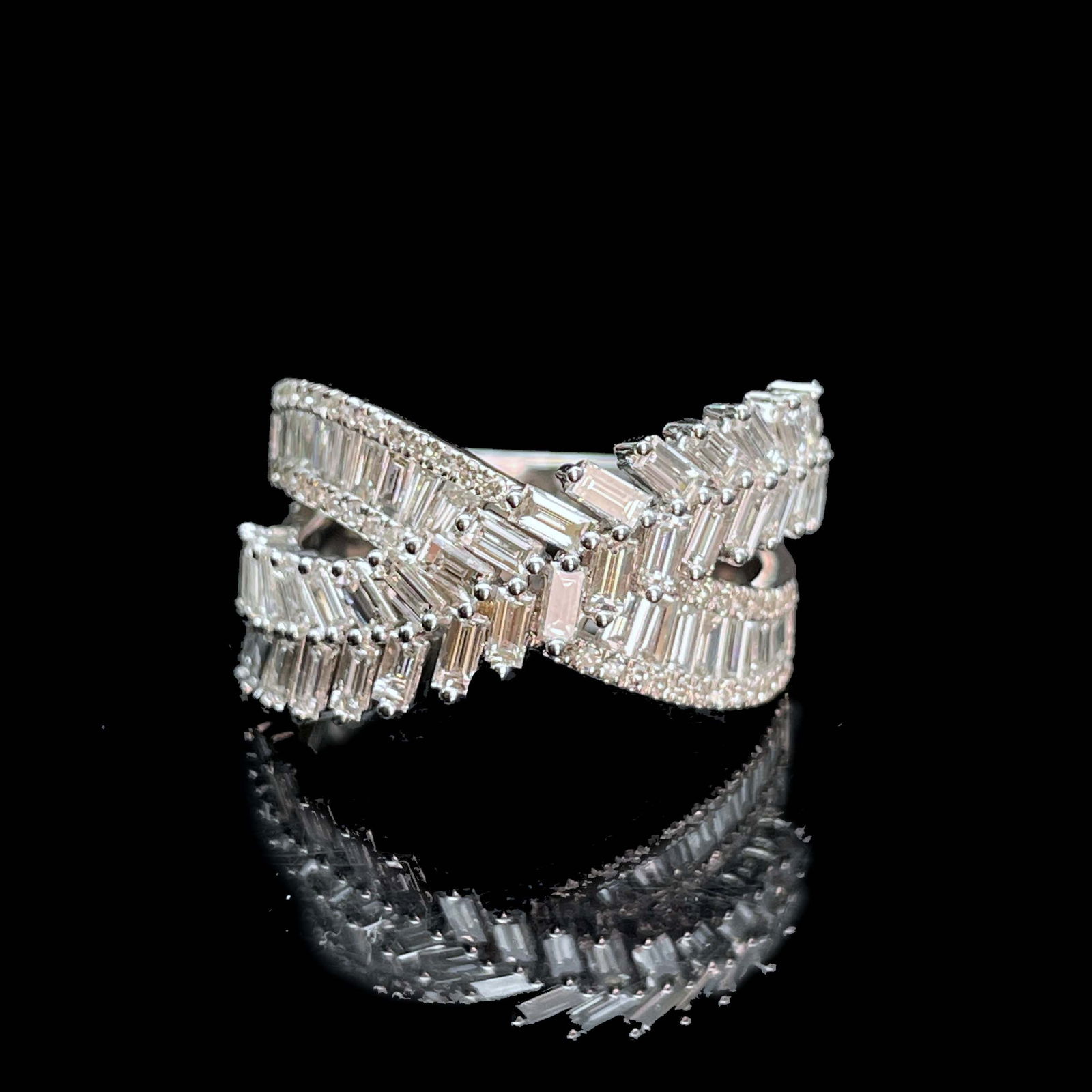 14k Gold 0.7 Ct Natural H Diamond Ring: Ref:230935102 // gold content:14k gold // ring size:7. 25us // // main gemstone:diamond // shape:multiply // carat weight:0. 7ct // clarity grade:vs-si // color:h // treatment:natural // Condition: