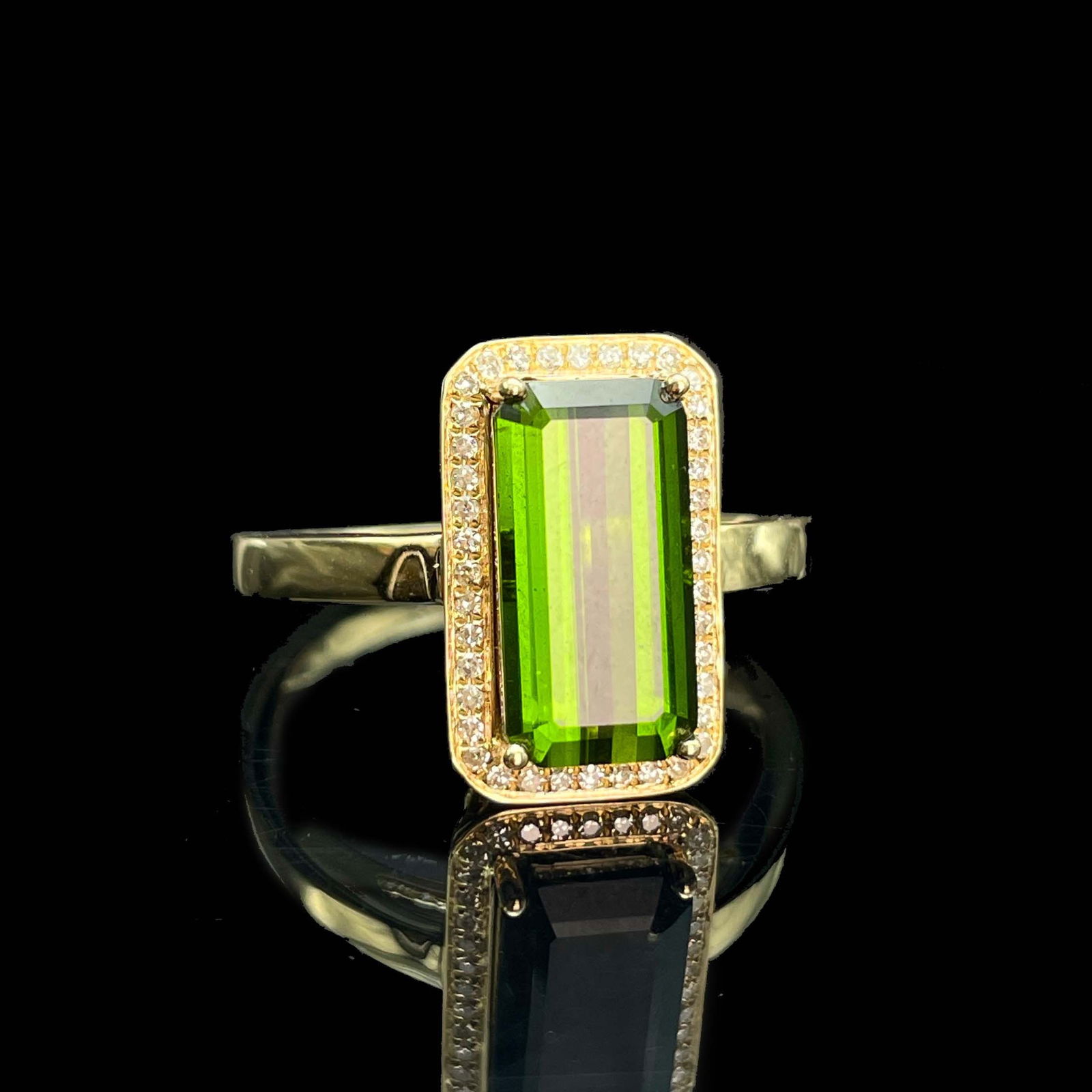 14k Gold 3.60 Ctw Natural Tourmaline & Diamond Ring: Ref:230935103 // gold content:14k gold // ring size:7. 25us // // main gemstone:tourmaline // shape:octagonal // carat weight:3. 50ct // color:green // treatment:natural // // adjacent gemstone 2