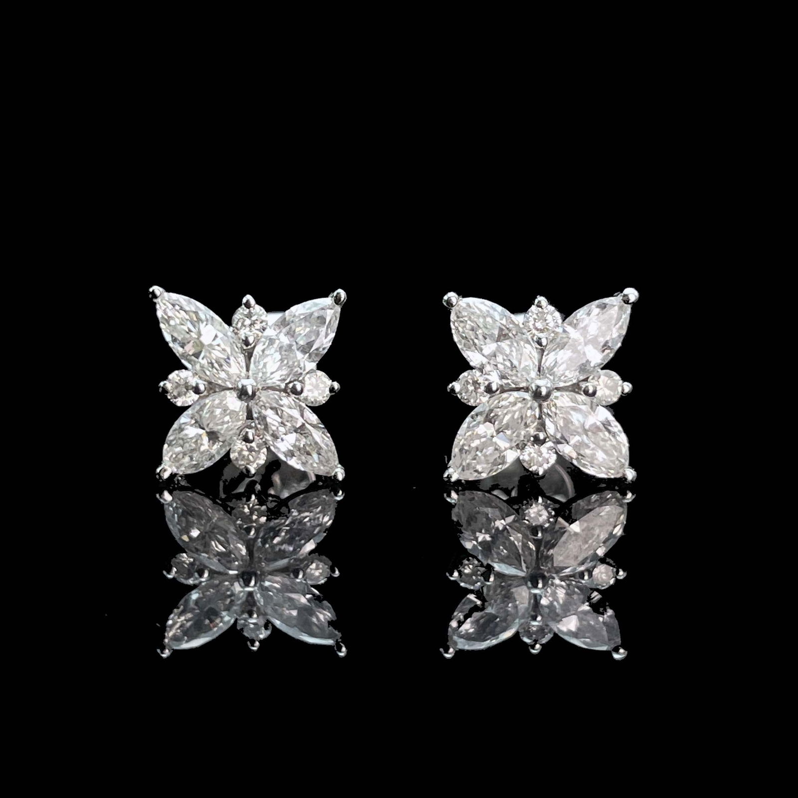 14k Gold 1.3 Ct Natural H Diamond Earrings: Ref:230935110 // gold content:14k gold // main gemstone:diamond // shape:multiply // carat weight:1. 3ct // clarity grade:vs-si // color:h // treatment:natural // Condition: NewLow Estimate:
