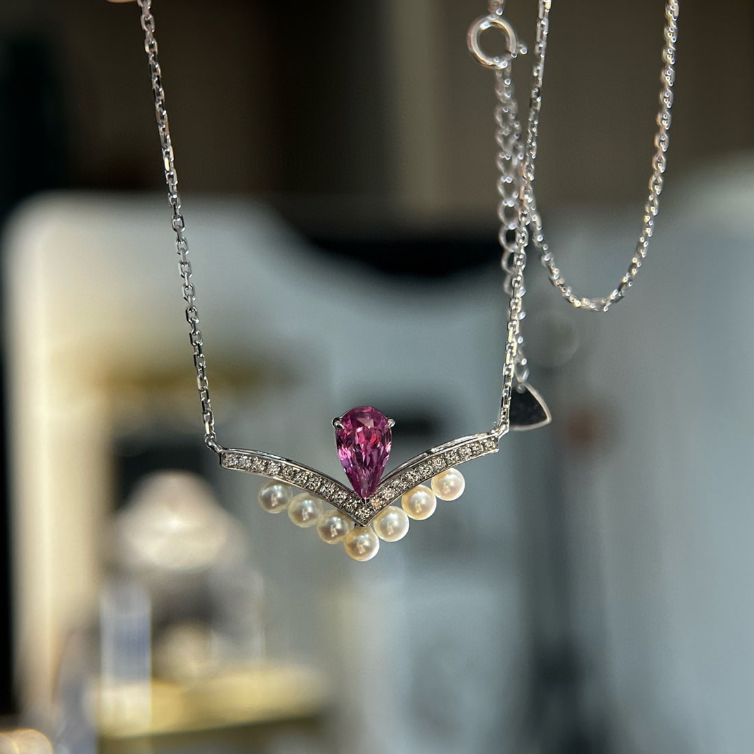 14k Gold 1.17 Ctw Natural Sapphire & Diamond Necklace: Ref:230935133 // gold content:14k gold // main gemstone:sapphire // shape:pear // carat weight:1. 04ct // color:pink // treatment:natural // // adjacent gemstone 2 : diamond // shape:round // carat